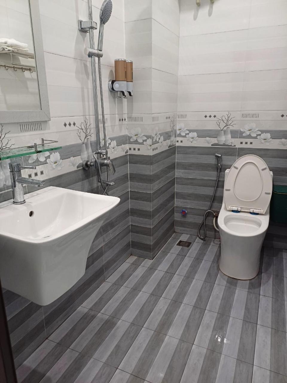 Hotel Hoa Ban Ha Noi Hanoi Exteriör bild